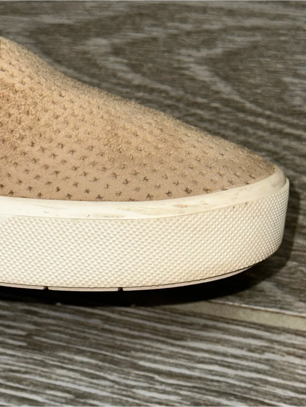 Vince Blair 5 Tan Perforated Leather Slip On Sneakers Shoes Platform Women’s 9.5